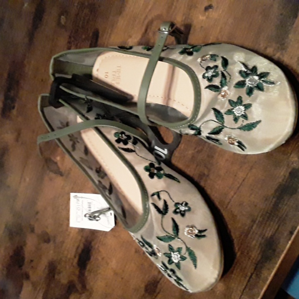 NWT Multiple sizes Gorgeous Semi Sheer Green Floral Time & Tru Memory foam - Picture 8 of 12